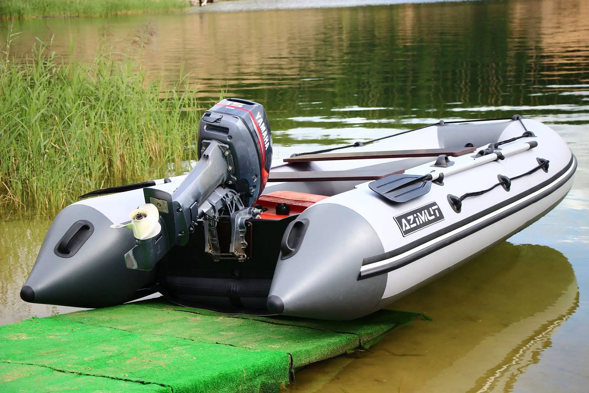 Надувная лодка ПВХ - прекрасное средство передвижения на рыбалке