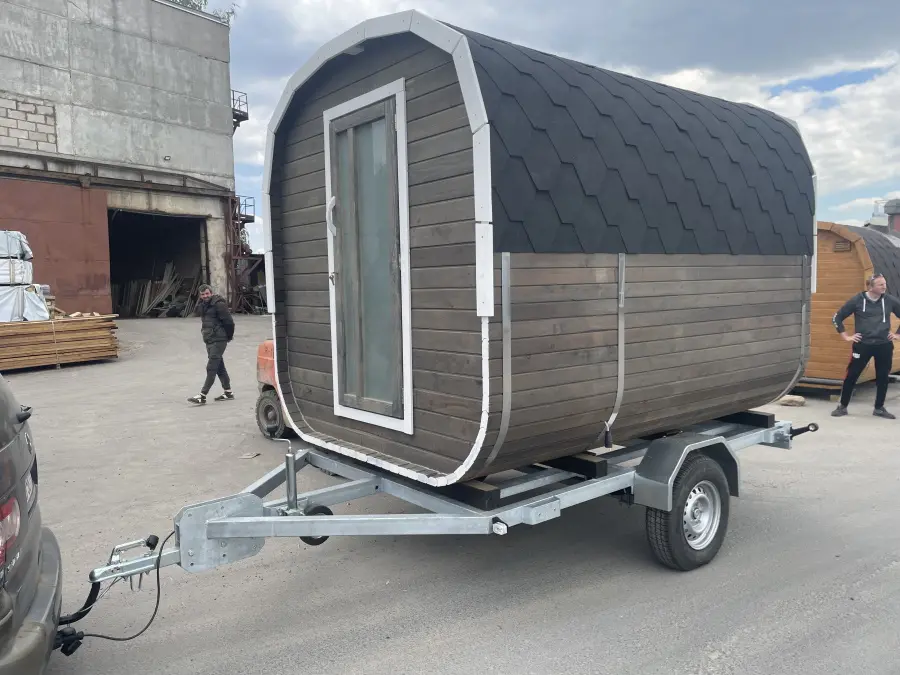 Универсальный прицеп: идеальная платформа для перевозки бани-бочки