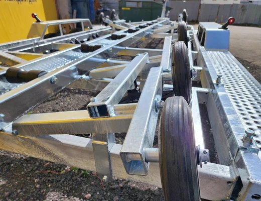 Двухосный прицеп для водной техники с тормозом ЛАВ 81018 Плюс