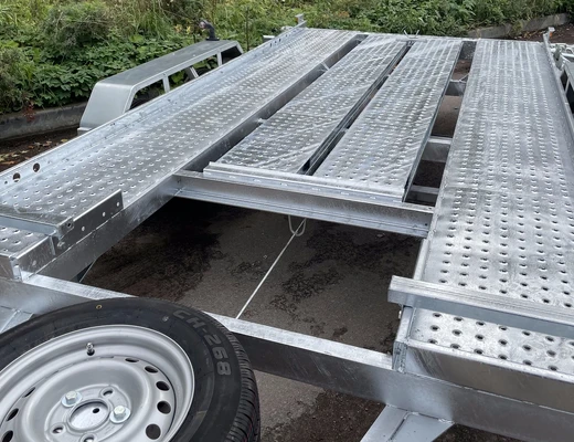 Двухосный прицеп для спецтехники с тормозом ЛАВ 81021