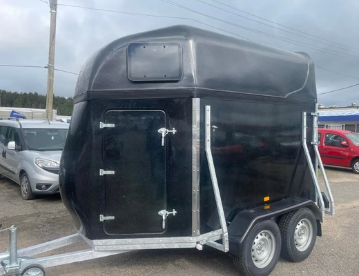 Прицеп для перевозки 2-х лошадей