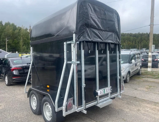 Прицеп для перевозки 2-х лошадей