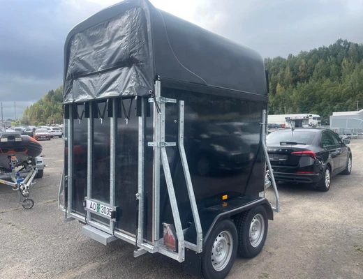 Прицеп для перевозки 2-х лошадей