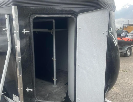 Прицеп для перевозки 2-х лошадей