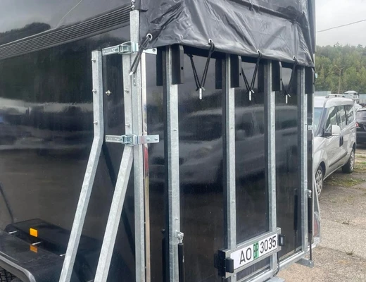 Прицеп для перевозки 2-х лошадей