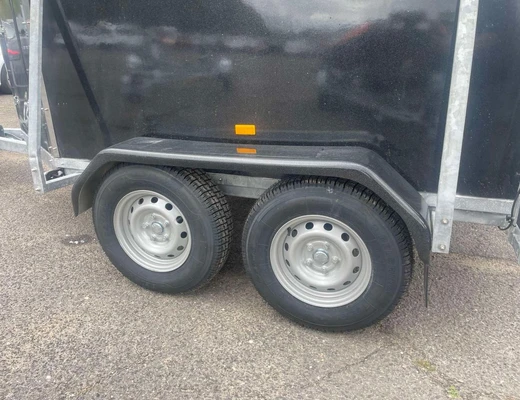 Прицеп для перевозки 2-х лошадей