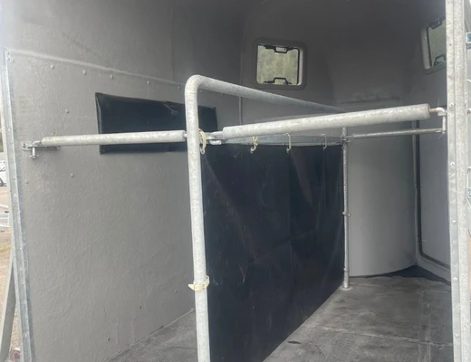 Прицеп для перевозки 2-х лошадей