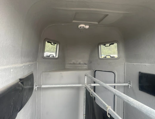 Прицеп для перевозки 2-х лошадей