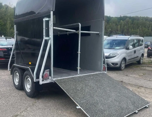 Прицеп для перевозки 2-х лошадей