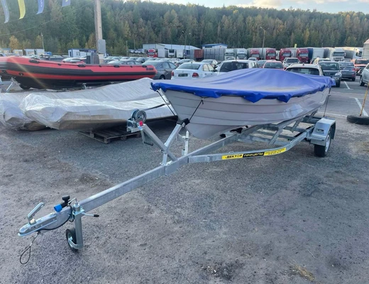 Лодка стеклопластиковая