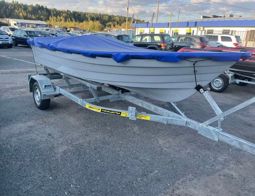 Лодка стеклопластиковая