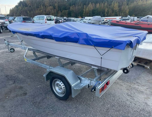 Лодка стеклопластиковая