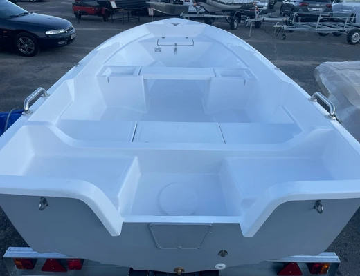 Лодка стеклопластиковая