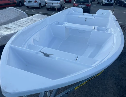 Лодка стеклопластиковая