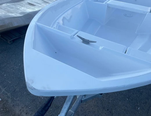 Лодка стеклопластиковая