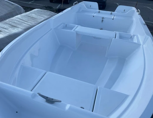 Лодка стеклопластиковая