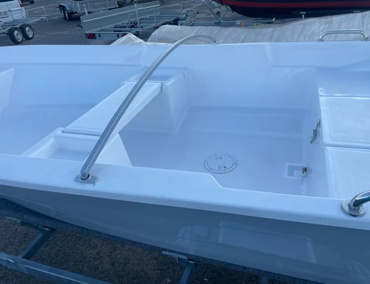 Лодка стеклопластиковая