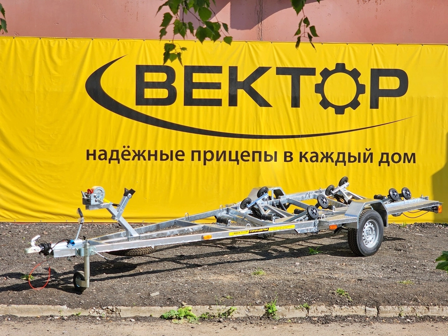 Одноосный прицеп для водной техники с тормозом ЛАВ 81016 Одноосный прицеп для водной техники с тормозом ЛАВ 81016