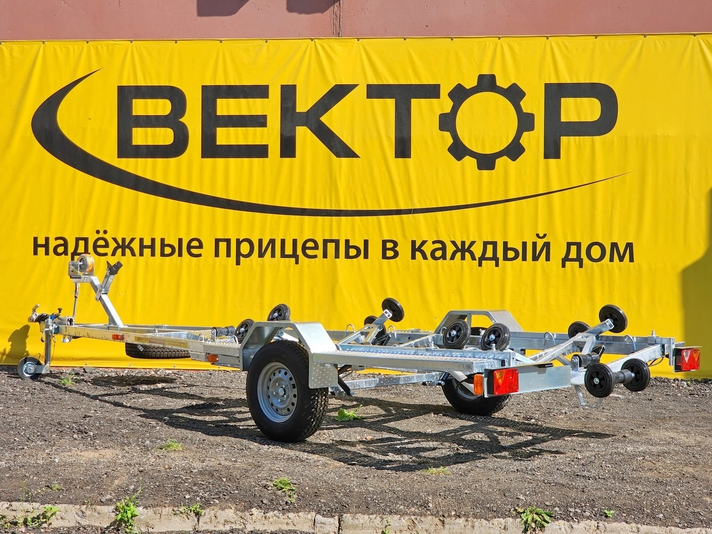 Одноосный прицеп для водной техники с тормозом ЛАВ 81016 Одноосный прицеп для водной техники с тормозом ЛАВ 81016