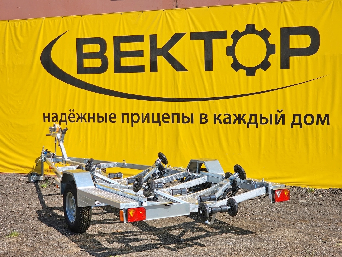 Одноосный прицеп для водной техники с тормозом ЛАВ 81016 Одноосный прицеп для водной техники с тормозом ЛАВ 81016