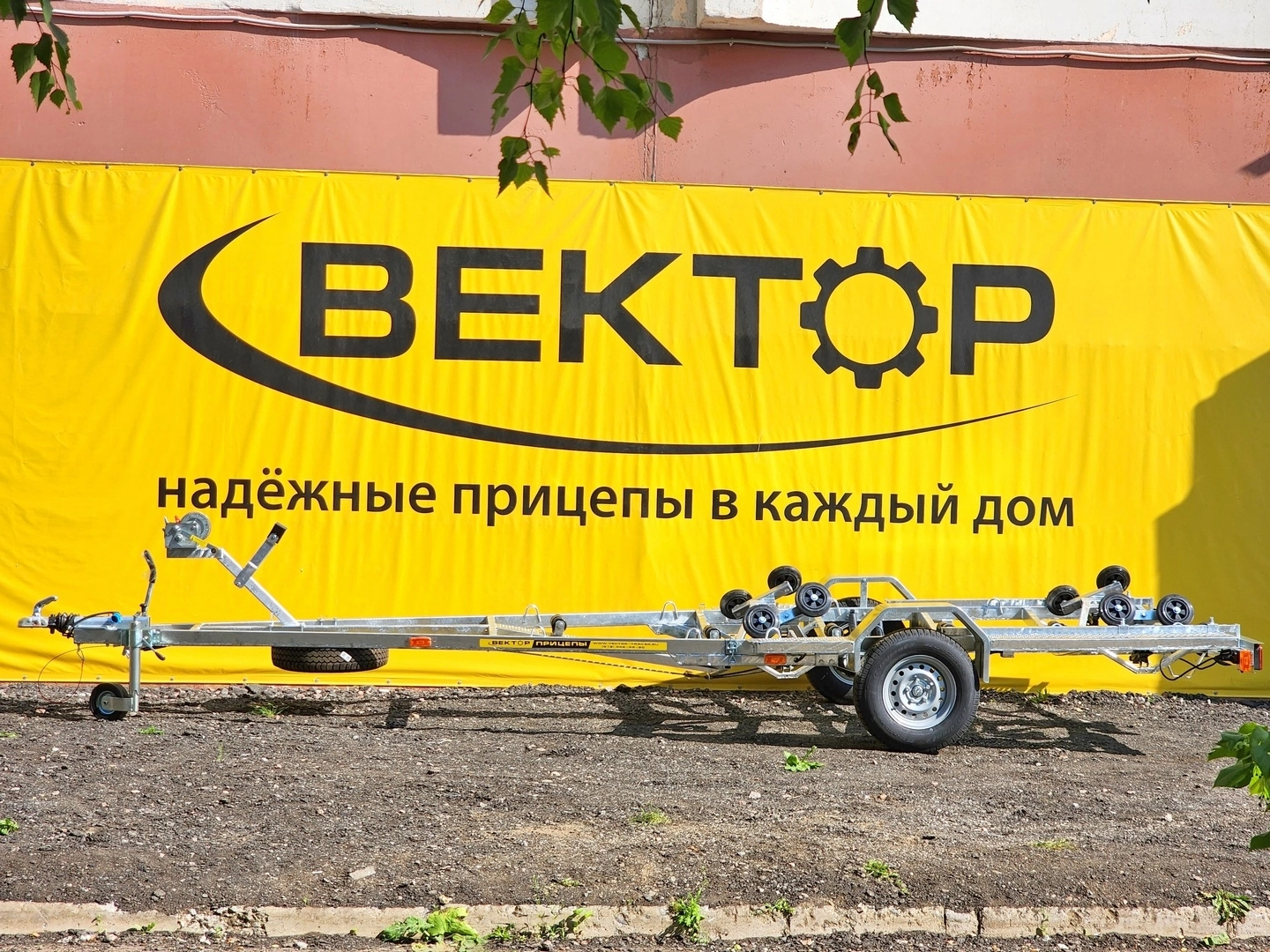 Одноосный прицеп для водной техники с тормозом ЛАВ 81016 Одноосный прицеп для водной техники с тормозом ЛАВ 81016