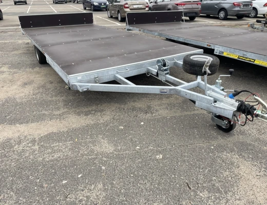 Одноосный прицеп специального назначения с тормозом ЛАВ 81019