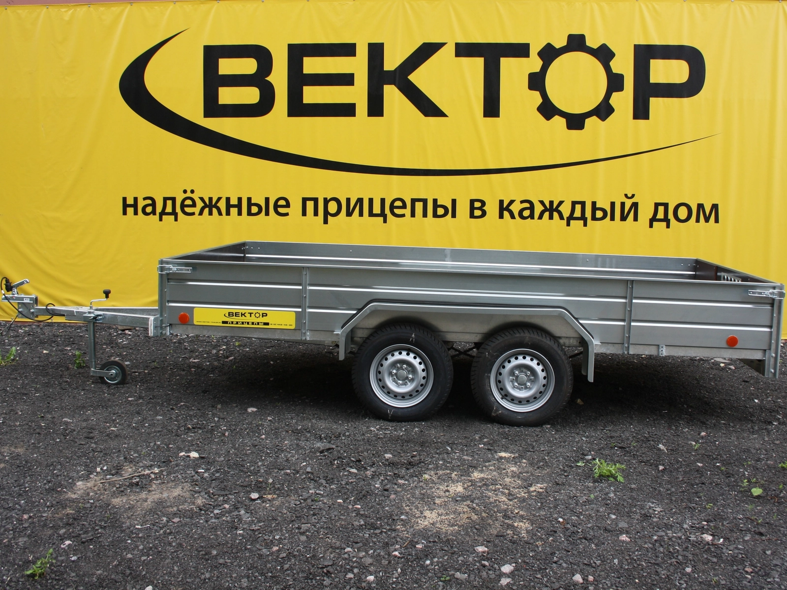 Бортовой двухосный прицеп без тормоза ЛАВ 81013E (колея 1740 мм) Бортовой двухосный прицеп без тормоза ЛАВ 81013E (колея 1740 мм)