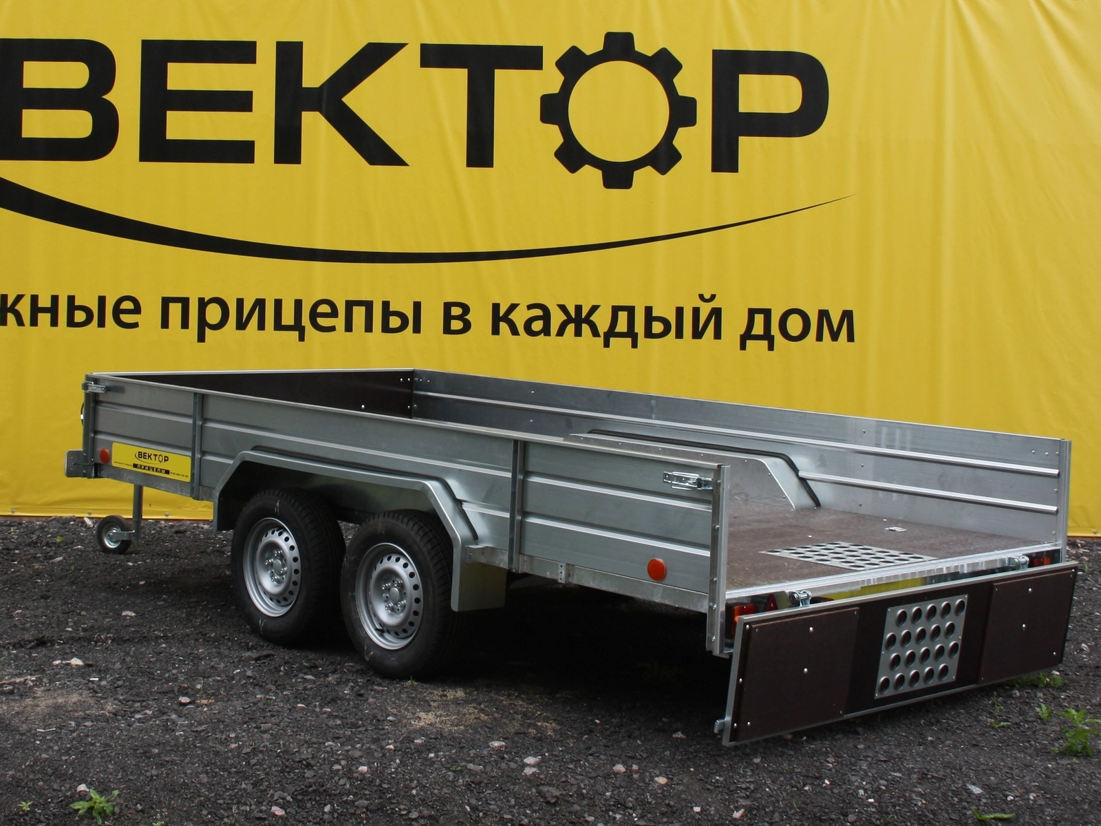 Бортовой двухосный прицеп без тормоза ЛАВ 81013E (колея 1740 мм) Бортовой двухосный прицеп без тормоза ЛАВ 81013E (колея 1740 мм)