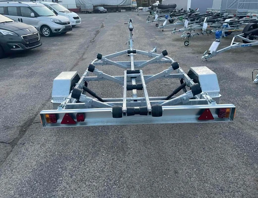 Одноосный прицеп для водной техники без тормоза ЛАВ 81014A ролики