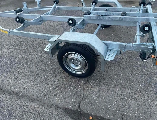 Одноосный прицеп для водной техники без тормоза ЛАВ 81014A ролики