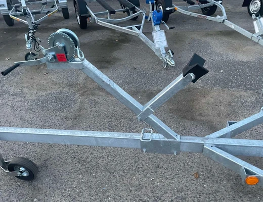 Одноосный прицеп для водной техники без тормоза ЛАВ 81014A ролики