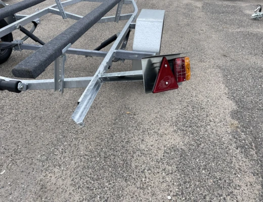 Одноосный прицеп для водной техники без тормоза ЛАВ 81015