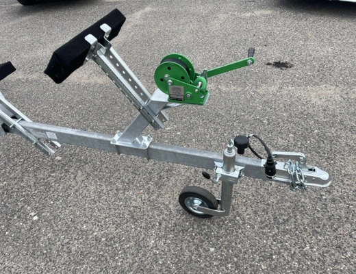 Прицеп Treiler Модель 829440 Исполнение Дельфин 3,9 рес с ПВХ упорами