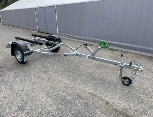 Прицеп Treiler Модель 829440 Исполнение Дельфин 3,9 рес AL-Ko Передвижная ось вдоль рамы