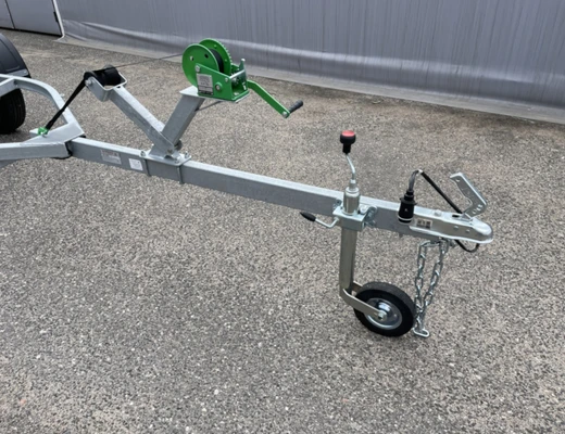 Прицеп Treiler Модель 829440 Исполнение Дельфин 3,9 рес AL-Ko Передвижная ось вдоль рамы