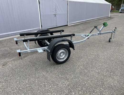 Прицеп Treiler Модель 829440 Исполнение Дельфин 3,9 рес AL-Ko Передвижная ось вдоль рамы