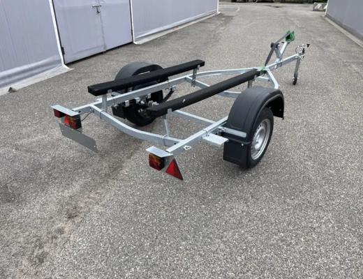 Прицеп Treiler Модель 829440 Исполнение Дельфин 3,9 рес AL-Ko Передвижная ось вдоль рамы