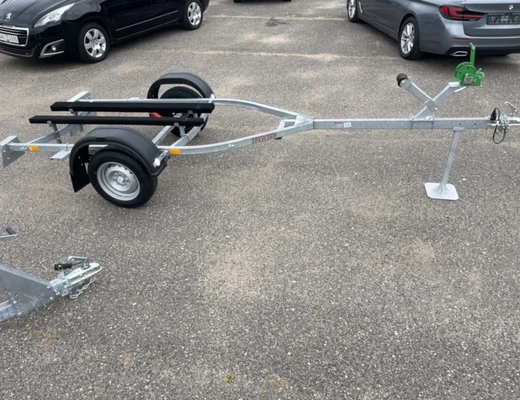 Прицеп Treiler Модель 829440 Исполнение Дельфин 3,9 рес AL-Ko Передвижная ось вдоль рамы