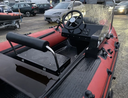 Лодка Navigator 380 R консоль дистанция