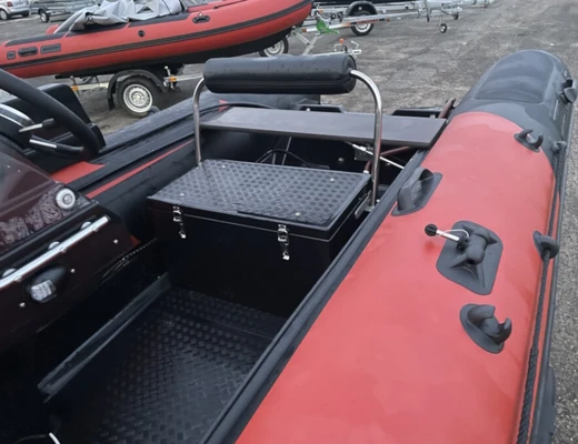 Лодка Navigator 380 R консоль дистанция