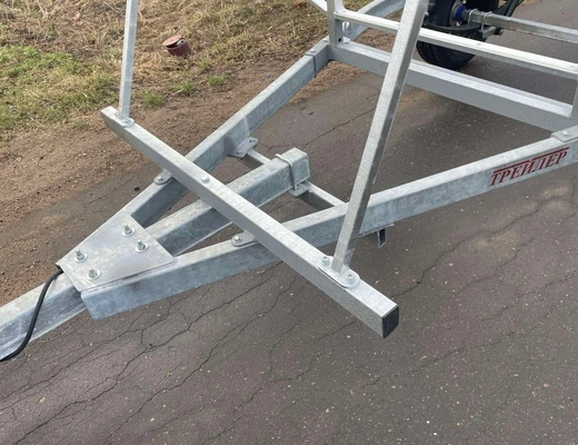 Прицеп для перевозки байдарок, каноэ, каяков и лодок
